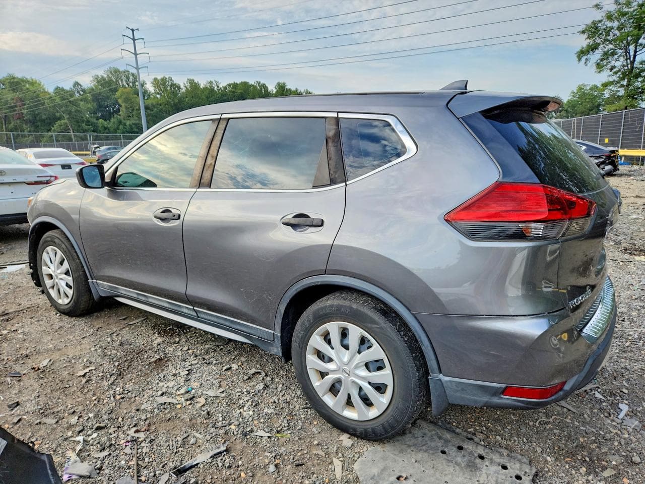 2017 Nissan Rogue S - foto 2