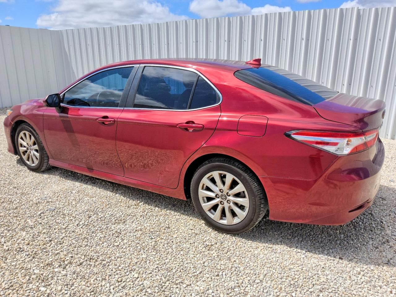 2019 Toyota Camry Le - foto 2