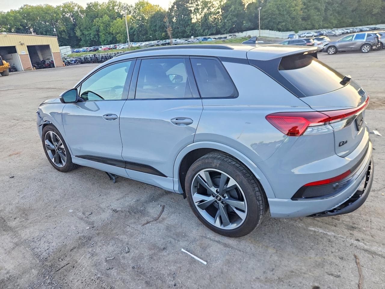 2025 Audi Q4 E-Tron Premium - foto 2