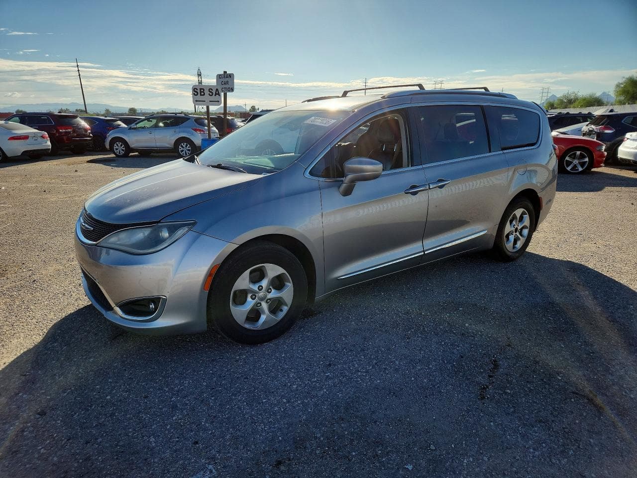 Chrysler Pacifica 2017 z USA
