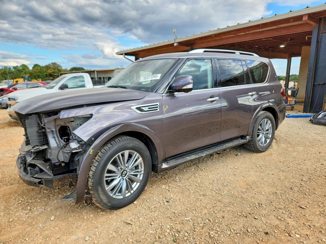 Infiniti QX80 2023 z USA