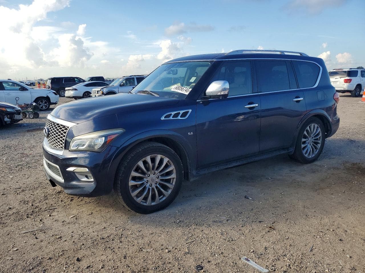 Infiniti QX80 2015 z USA