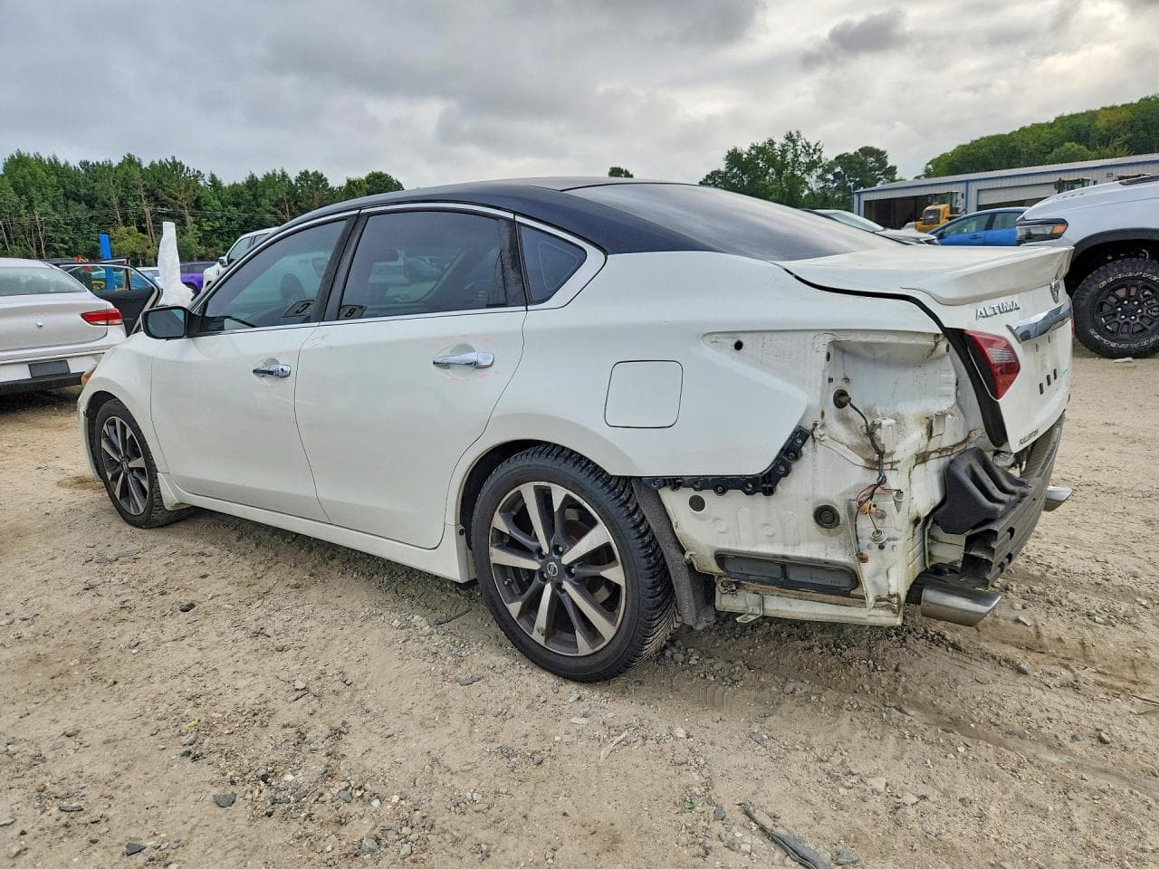 2017 Nissan Altima - foto 2