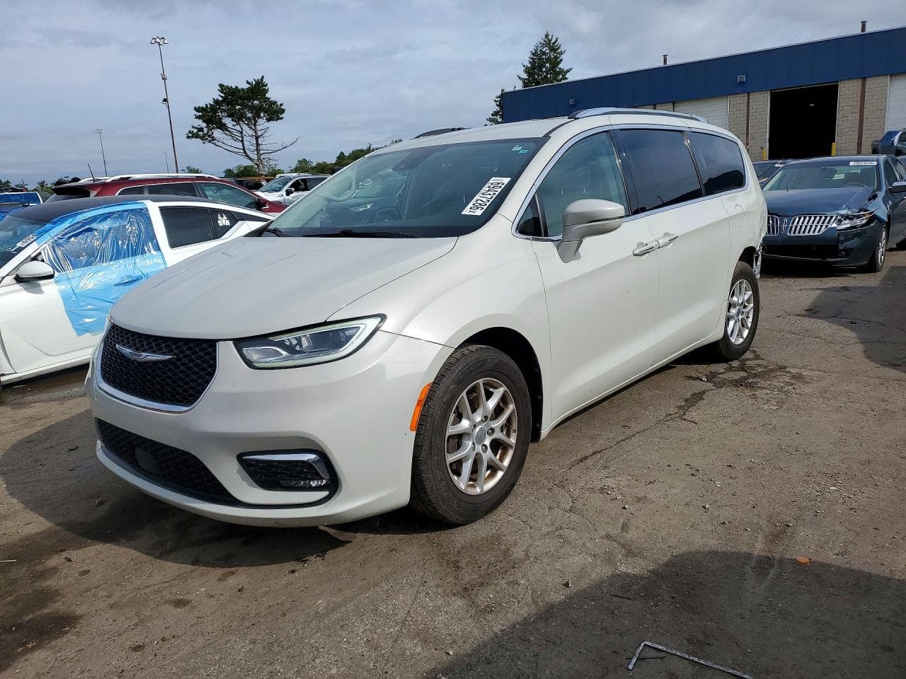 Chrysler Pacifica 2021 z USA