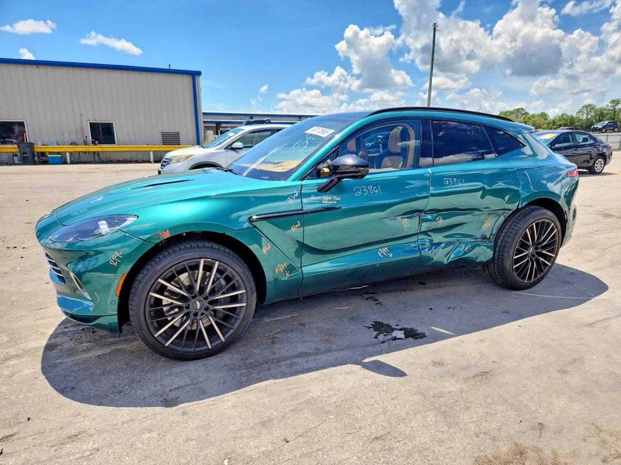2022 Aston Martin DBX z USA