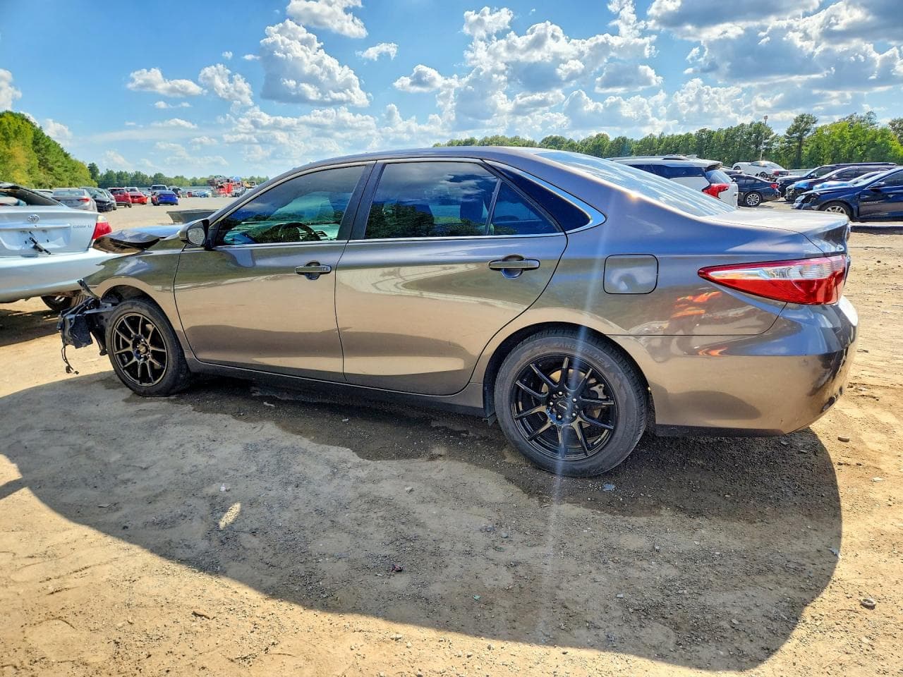 2017 Toyota Camry Le - foto 2