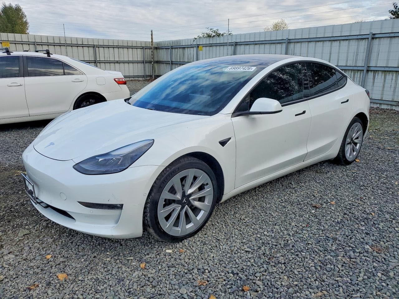 Tesla Model 3 2021 z USA