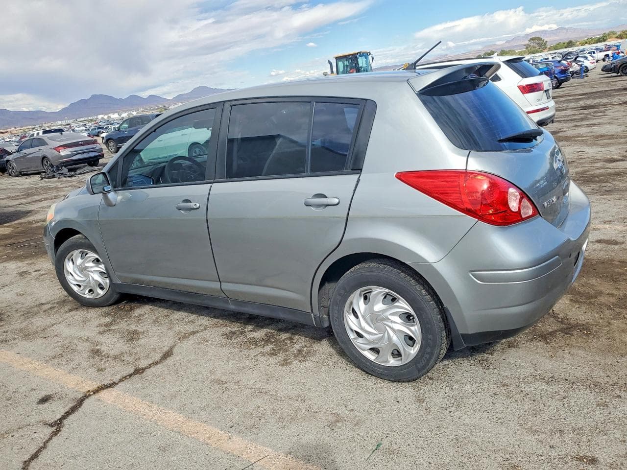 2011 Nissan Versa 1.8 S - foto 2