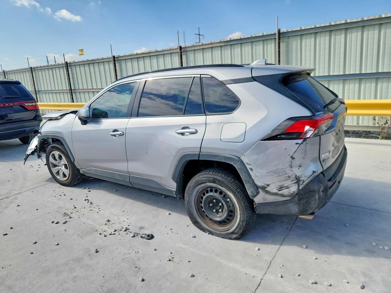 2020 Toyota Rav4 Le - foto 2