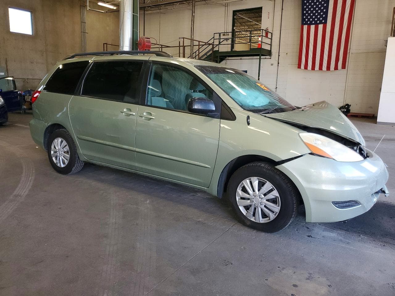 2010 Toyota Sienna Le 7-Passenger - foto 4