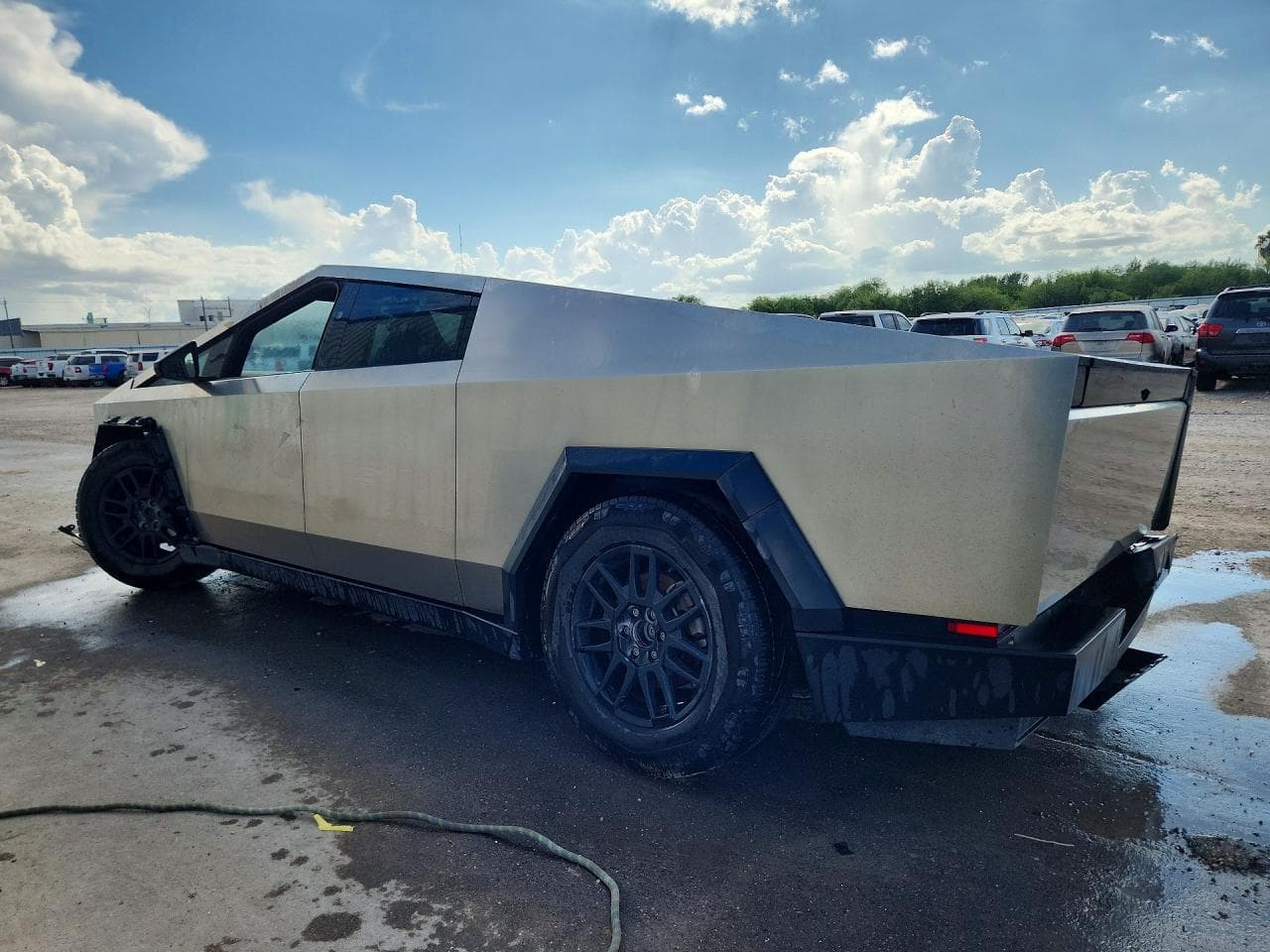 2026 Tesla Cybertruck - foto 2
