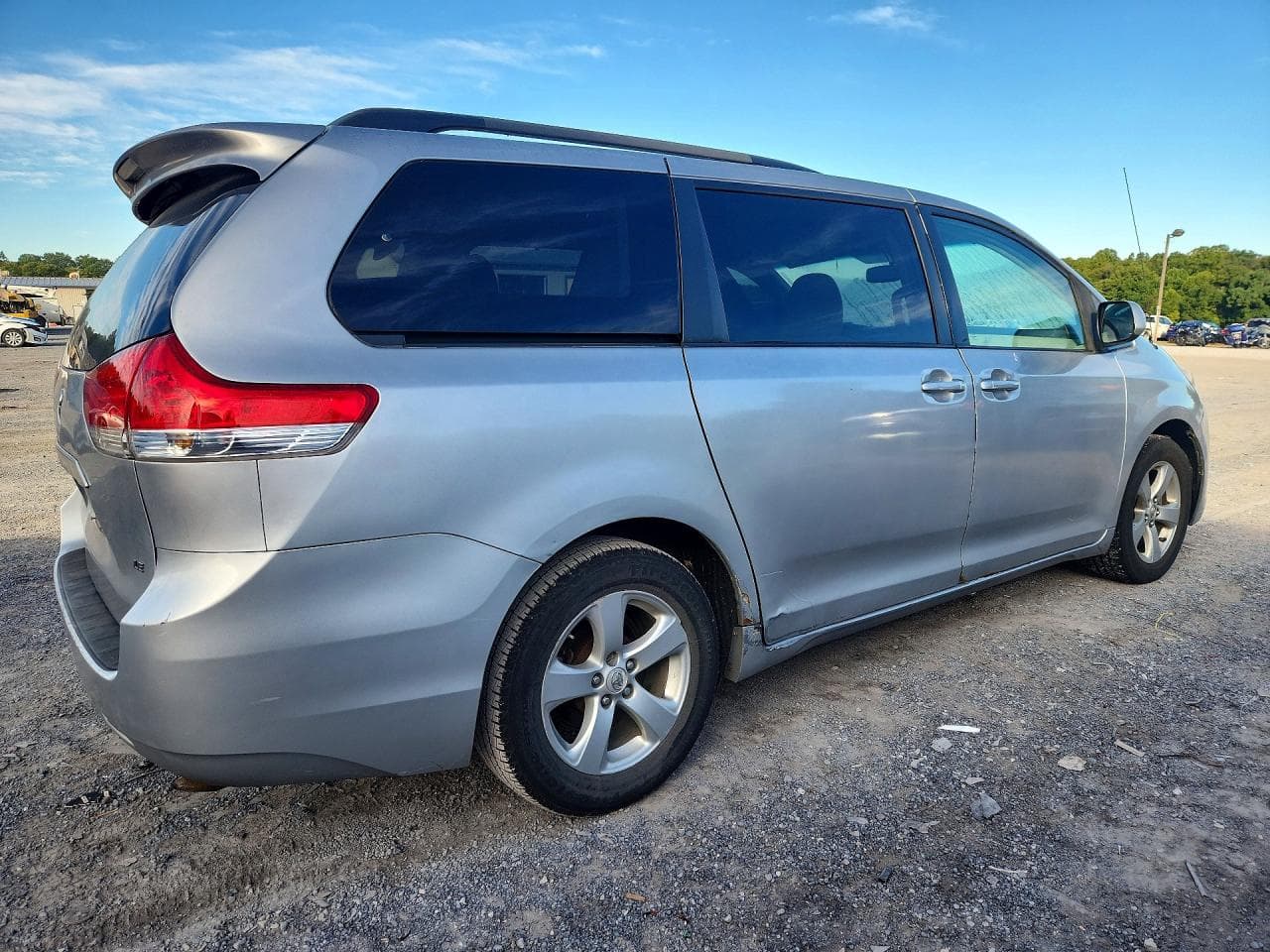 2011 Toyota Sienna Le - foto 3