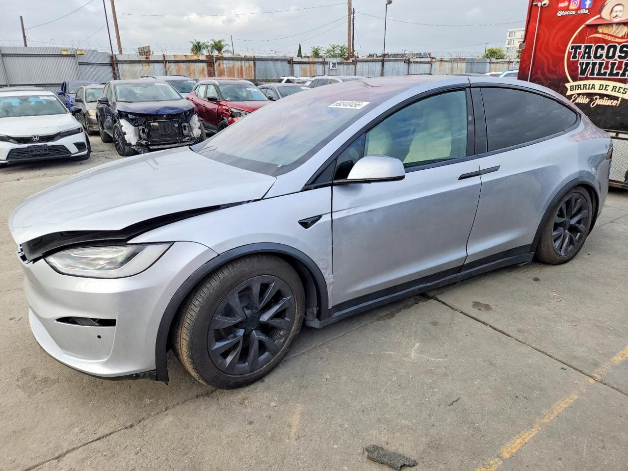 Tesla Model X 2025 z USA