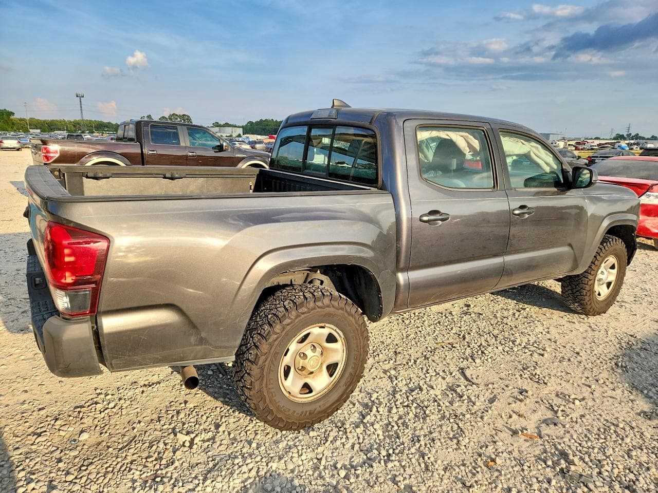 2018 Toyota Tacoma Sr - foto 3