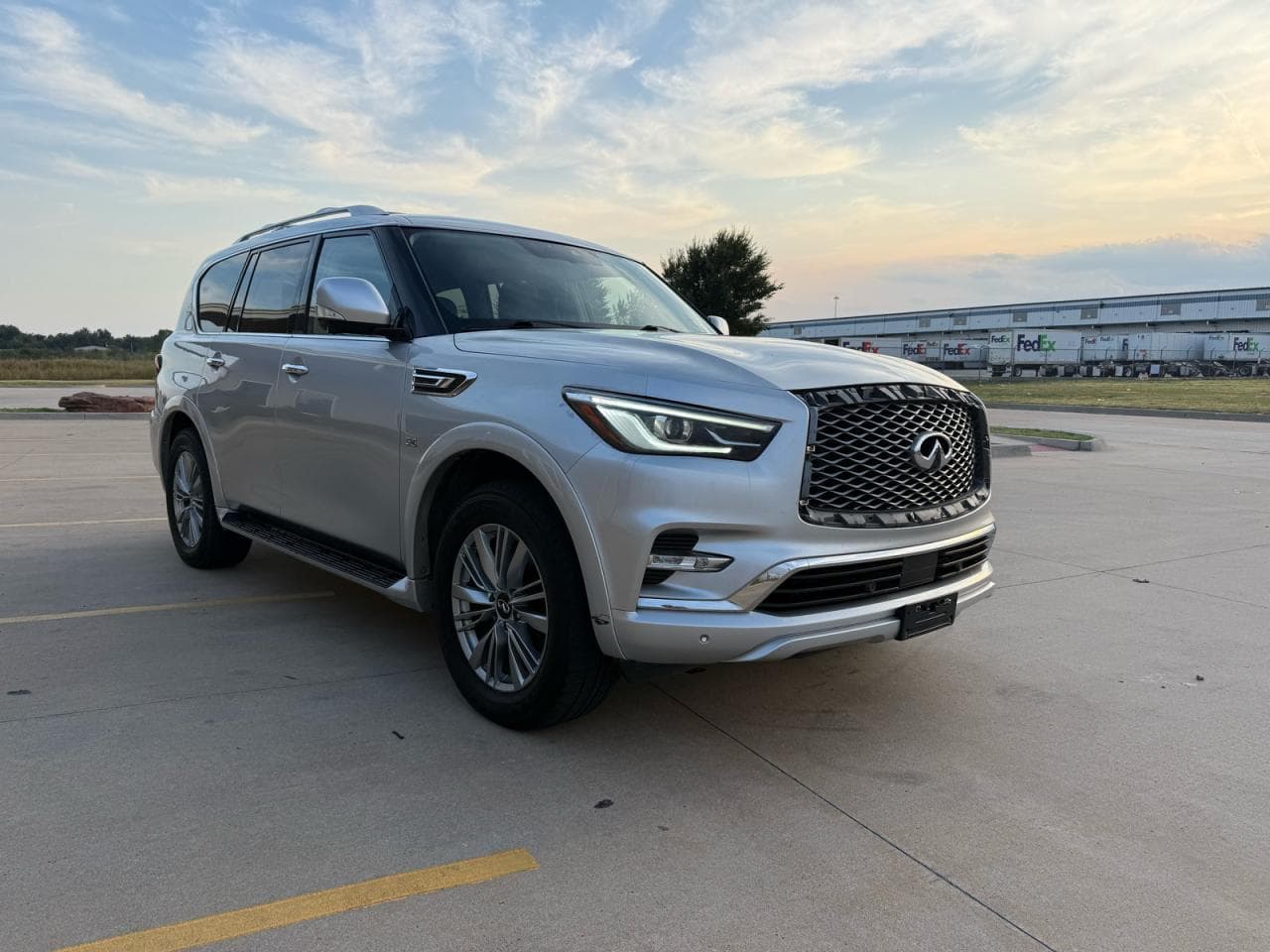 Infiniti QX80 2019 z USA