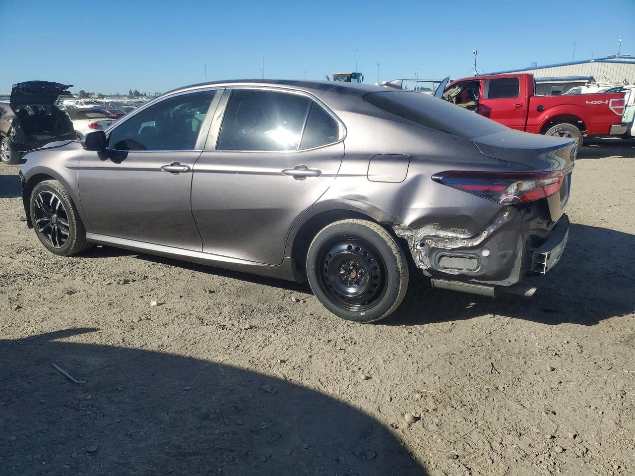 2022 Toyota Camry Le - foto 2