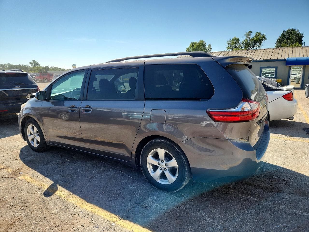 2015 Toyota Sienna Le - foto 2