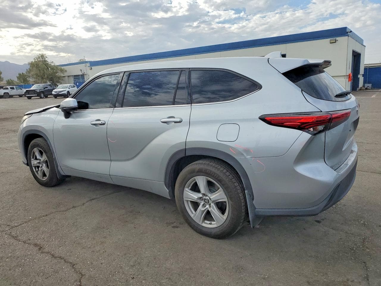 2021 Toyota Highlander Le - foto 2