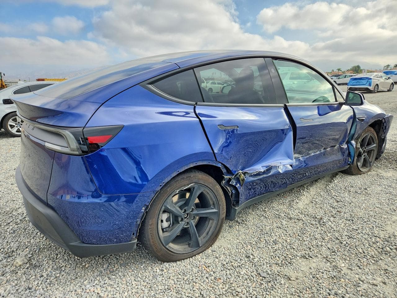 2026 Tesla Model Y - foto 3