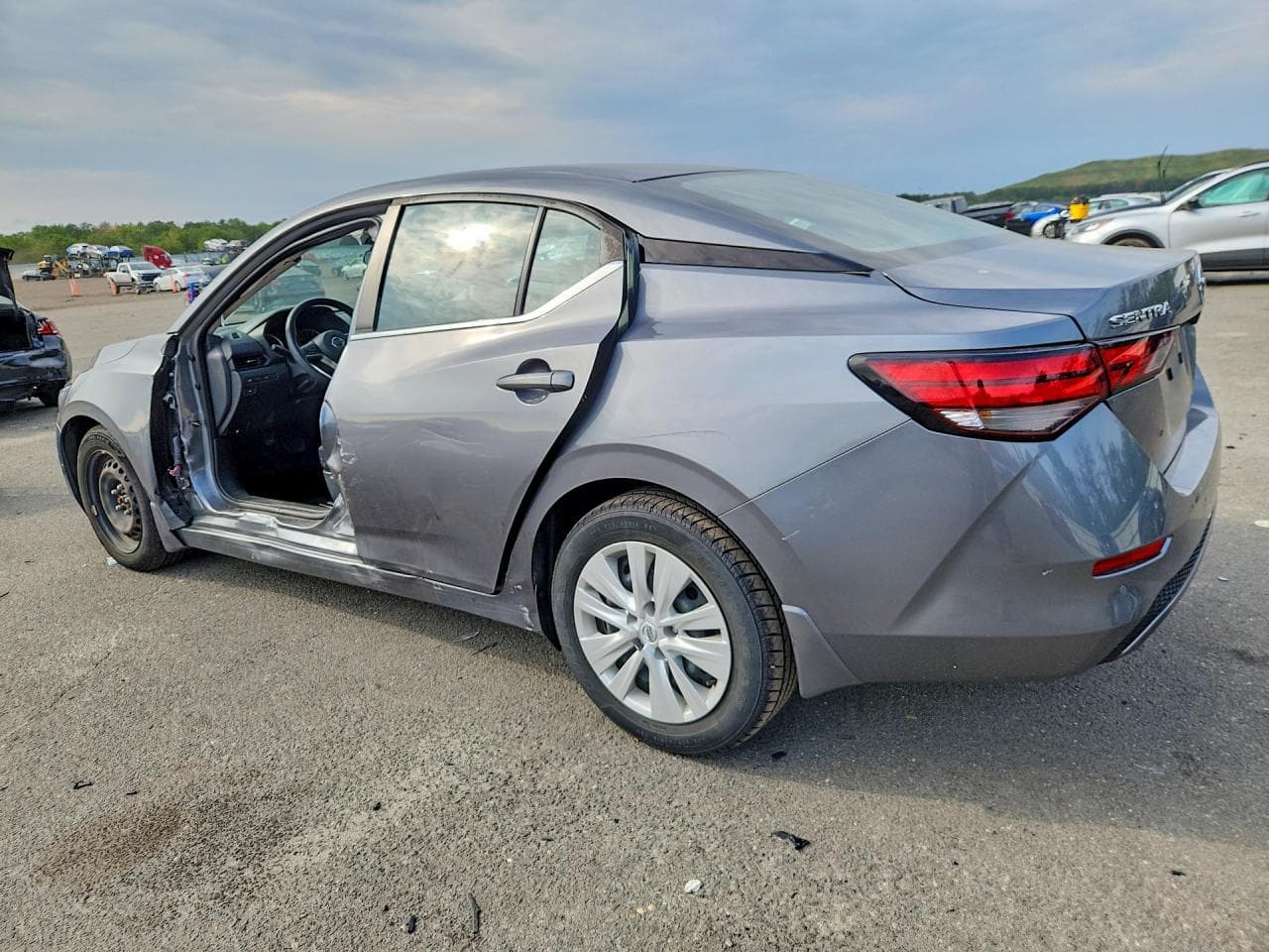 2022 Nissan Sentra S - foto 2