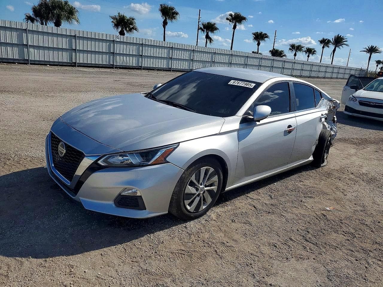 Nissan Altima 2020 z USA