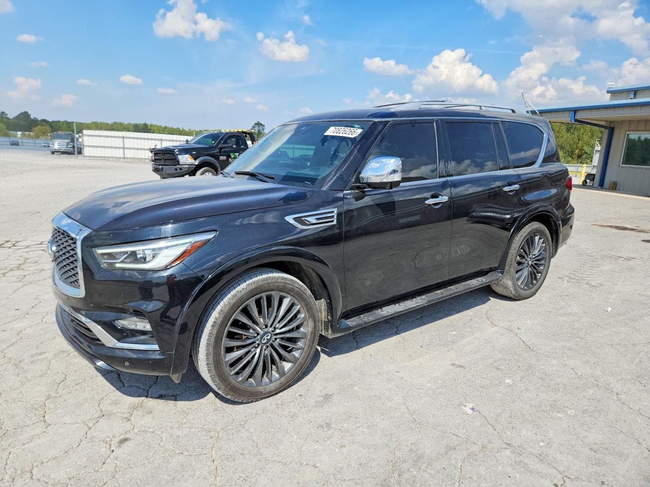 Infiniti QX80 2022 z USA
