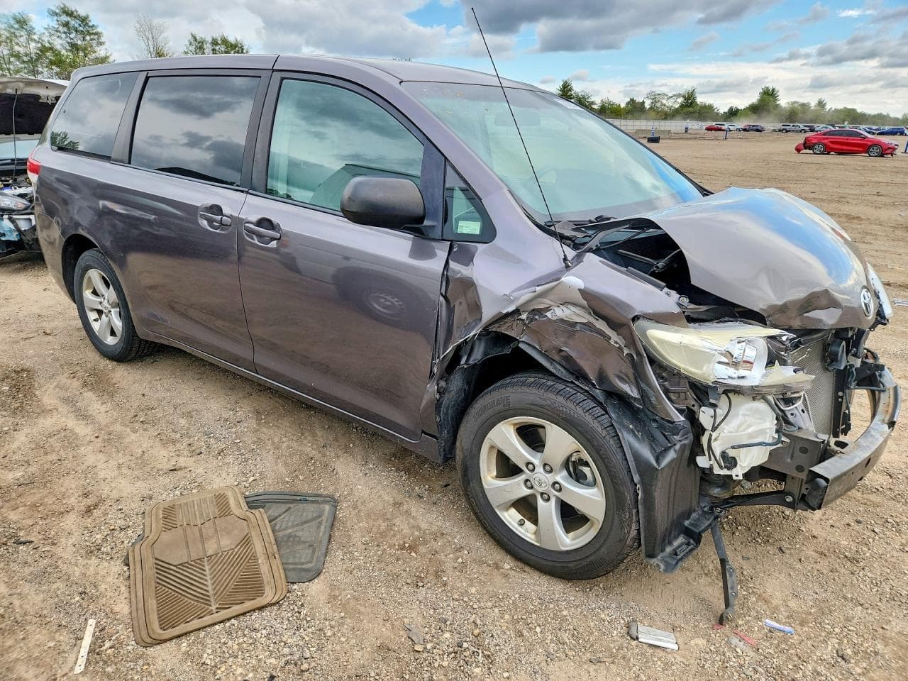 2011 Toyota Sienna Base 7-Passenger - foto 4
