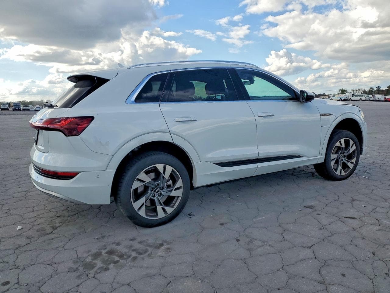 2022 Audi E-Tron Premium Plus - foto 3