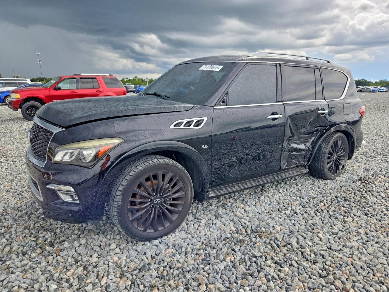 Infiniti QX80 2017 z USA