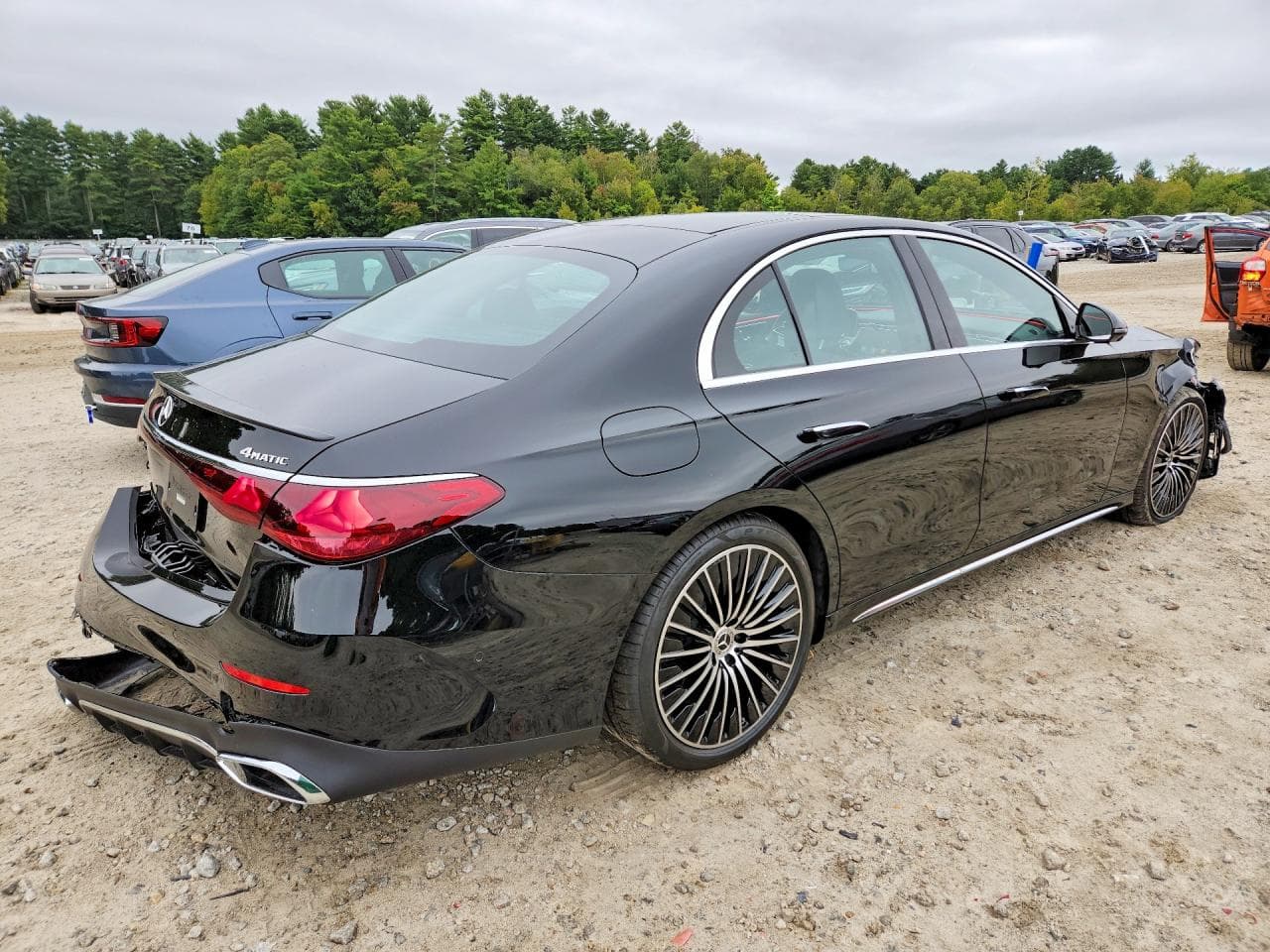 2026 Mercedes-Benz E 350 4Matic - foto 4