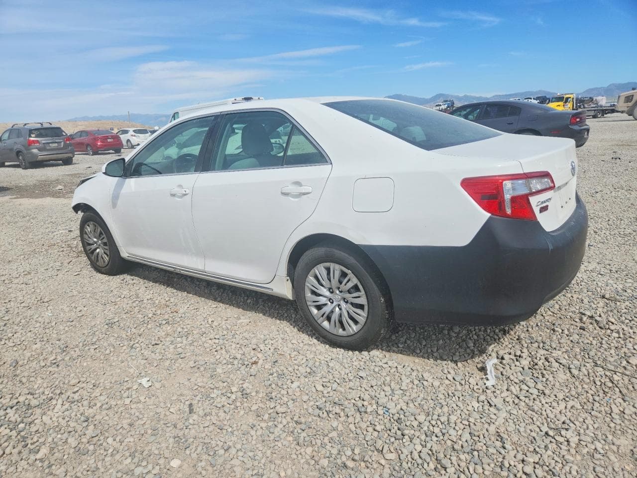2014 Toyota Camry Le - foto 2