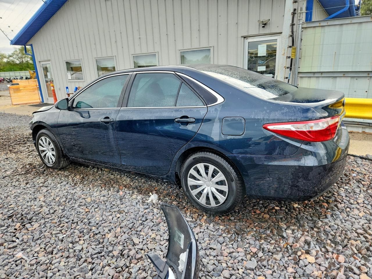 2016 Toyota Camry Le - foto 2