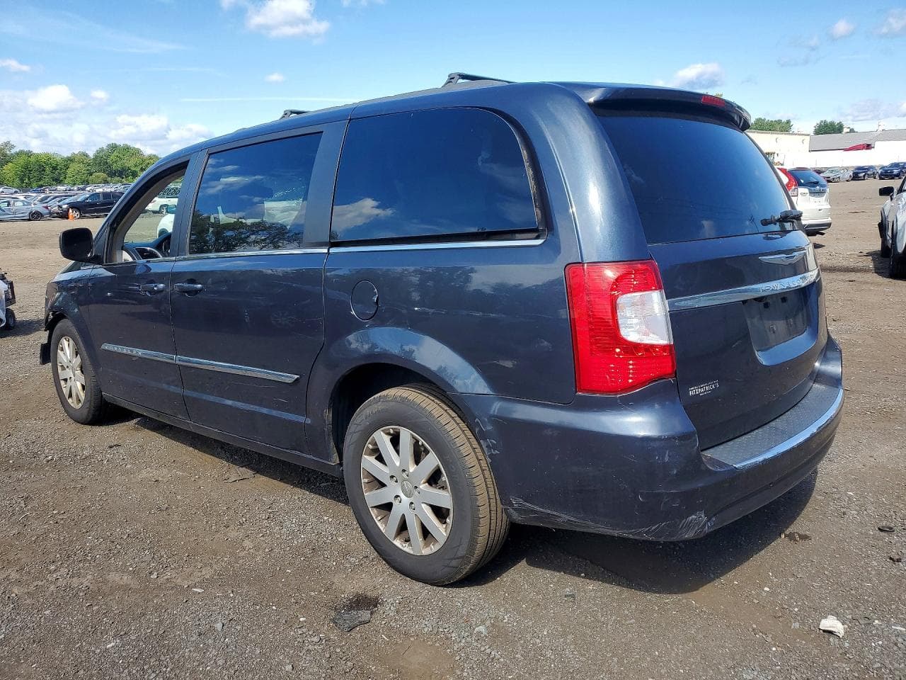 2013 Chrysler Town & Country Touring - foto 2