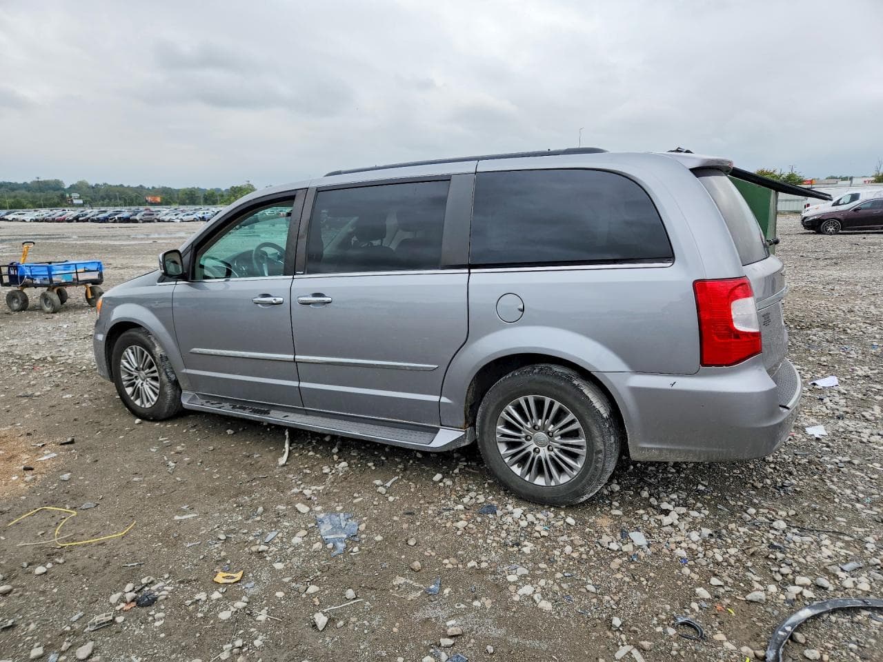 2013 Chrysler Town And Country - foto 2