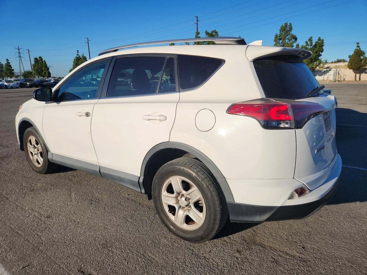 2016 Toyota Rav4 Le - foto 2