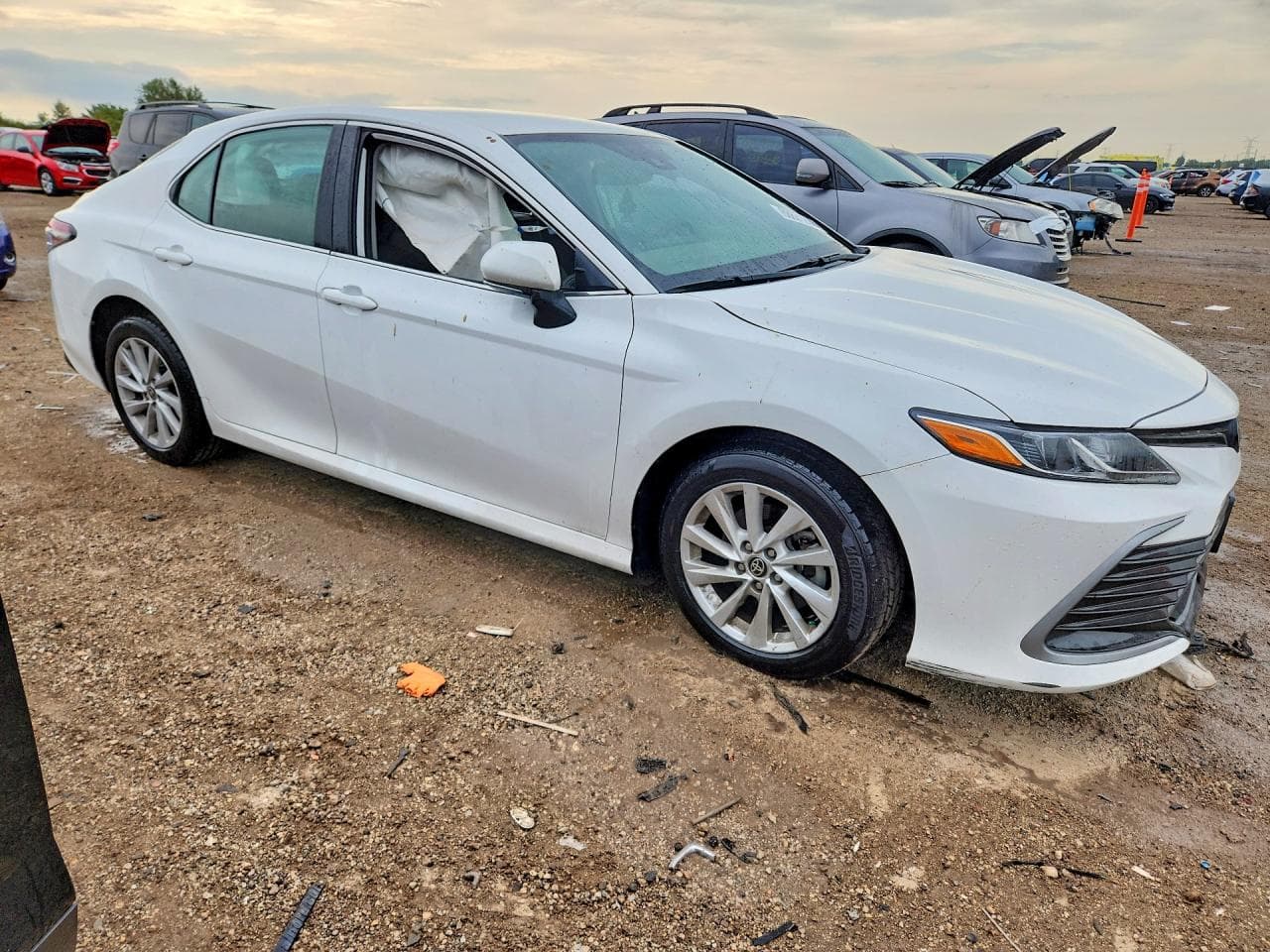 2021 Toyota Camry Le - foto 4