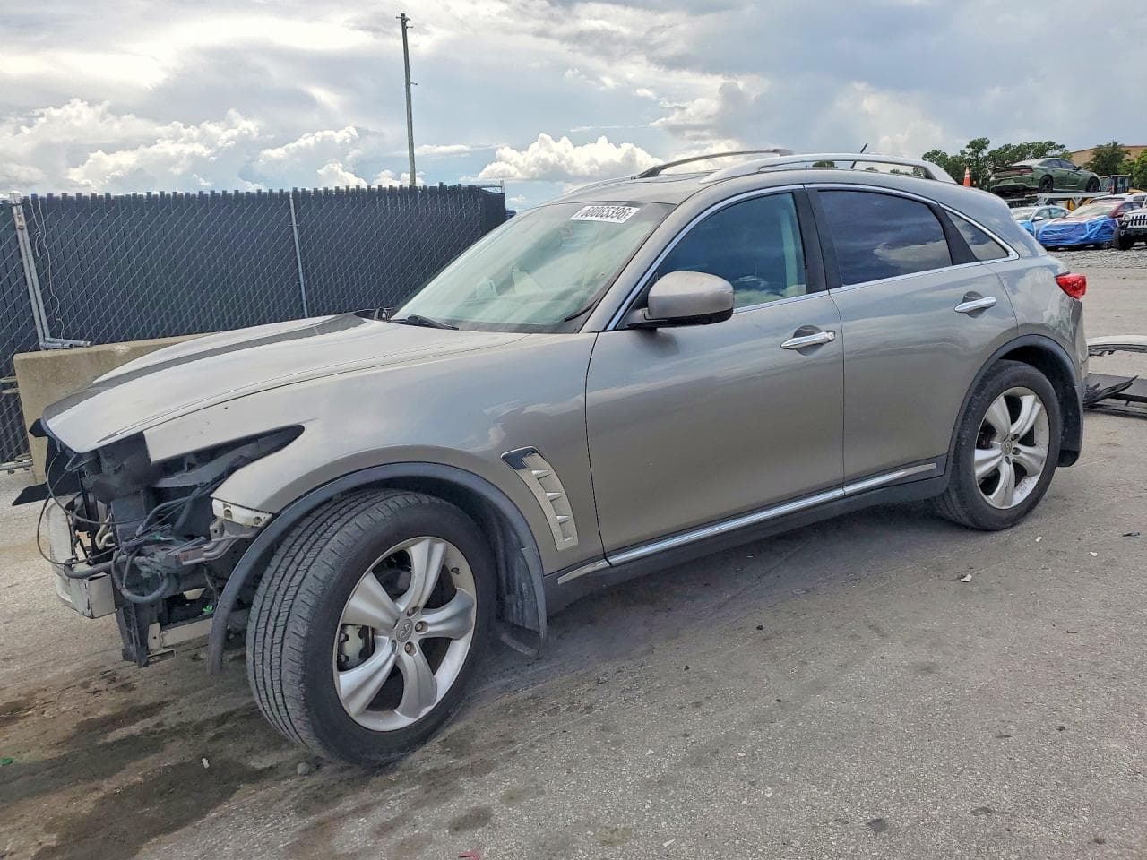 Infiniti FX 2011 z USA