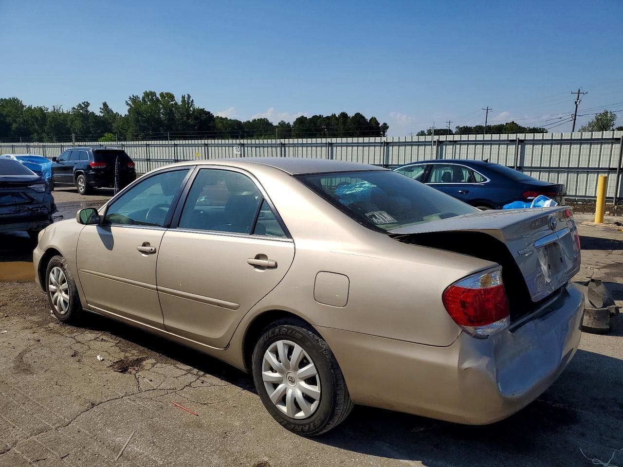 2005 Toyota Camry Le - foto 2