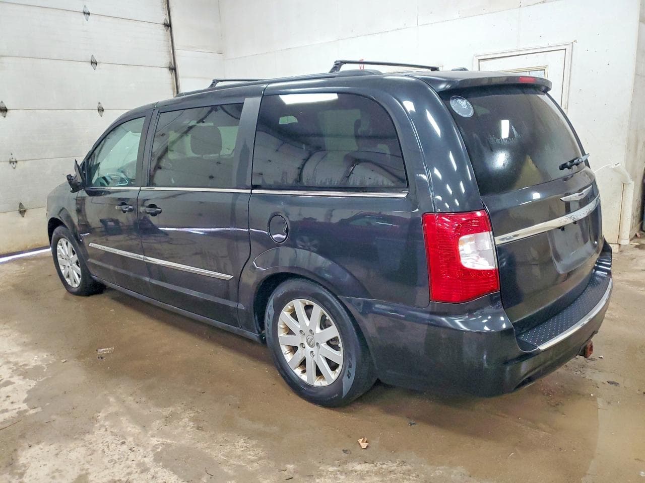 2014 Chrysler Town & Country Touring - foto 2
