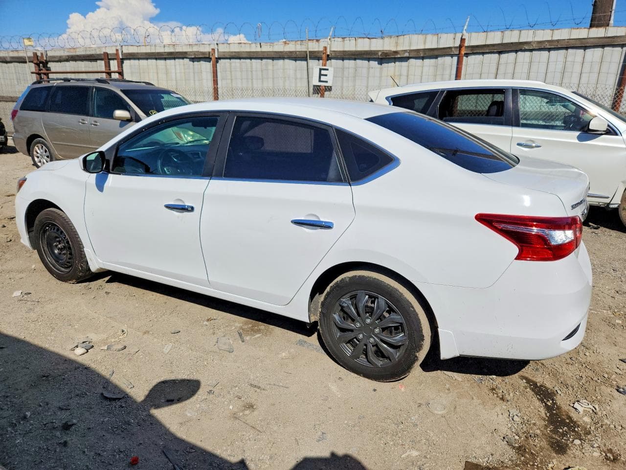 2017 Nissan Sentra S - foto 2