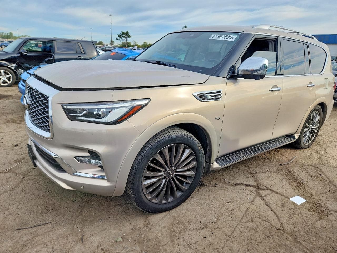 Infiniti QX80 2019 z USA