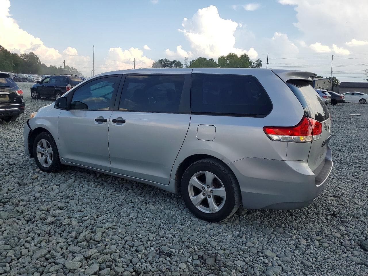 2011 Toyota Sienna Base 7-Passenger - foto 2