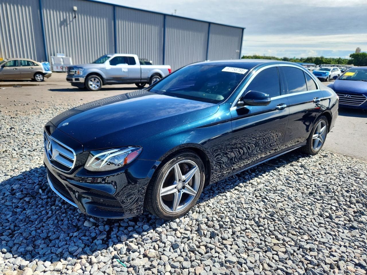 Mercedes-Benz E-klasse 2017 z USA