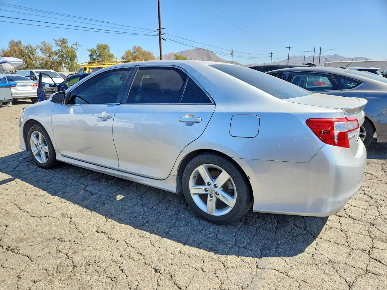2013 Toyota Camry Se - foto 2