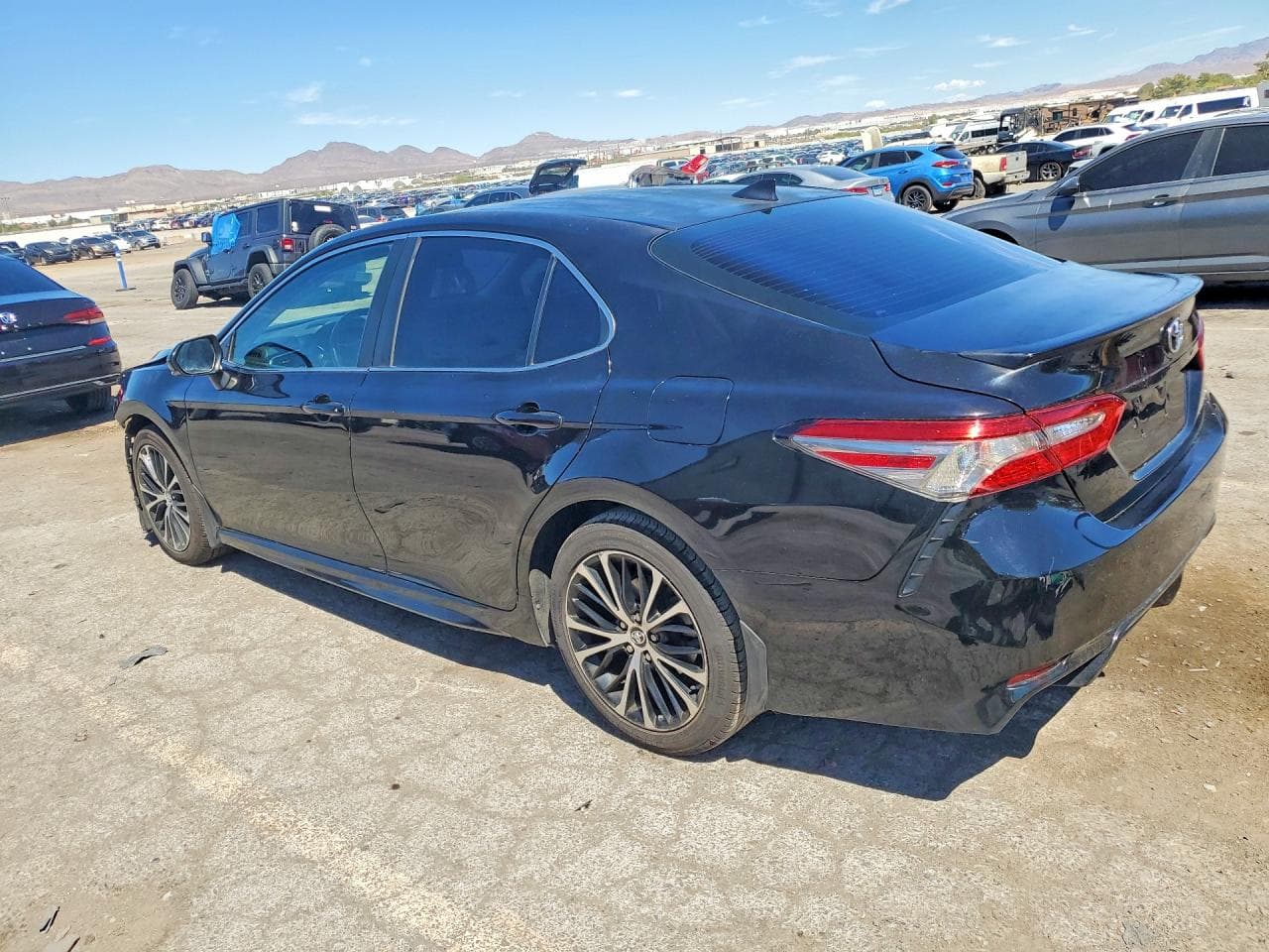 2018 Toyota Camry Se - foto 2