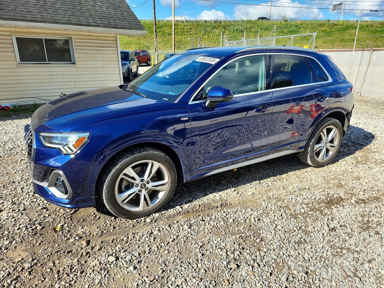 Audi Q3 2022 z USA