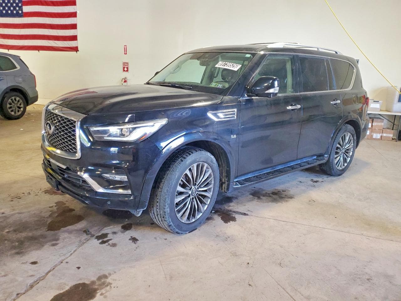 Infiniti QX80 2018 z USA