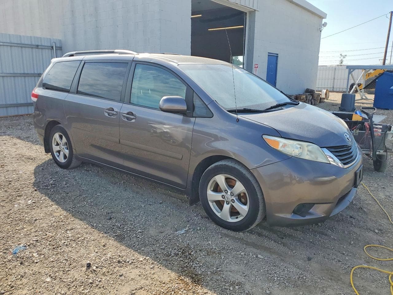 2011 Toyota Sienna Le - foto 4