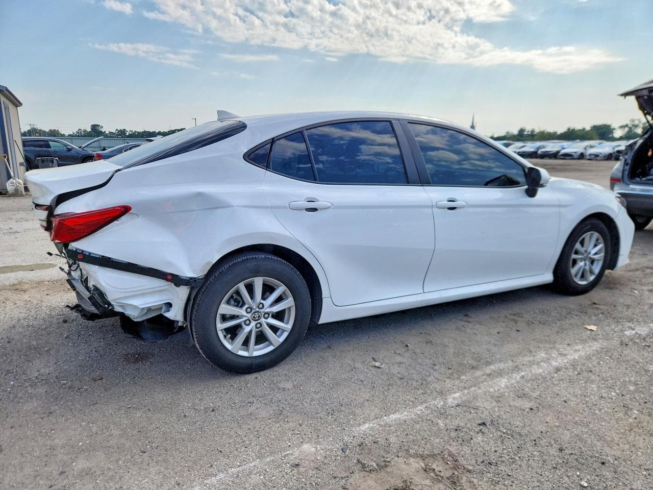 2025 Toyota Camry Le - foto 3