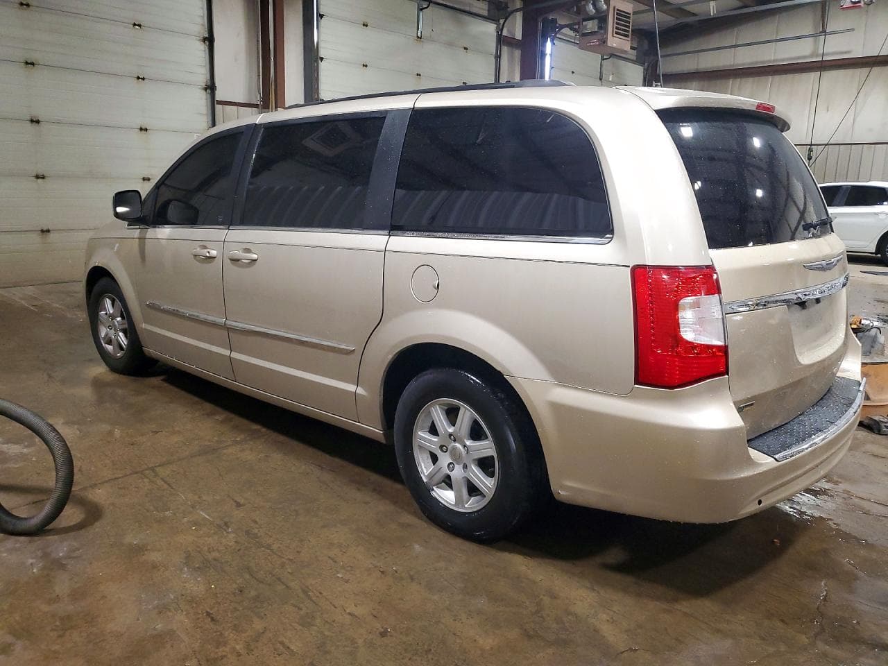 2013 Chrysler Town & Country Touring - foto 2